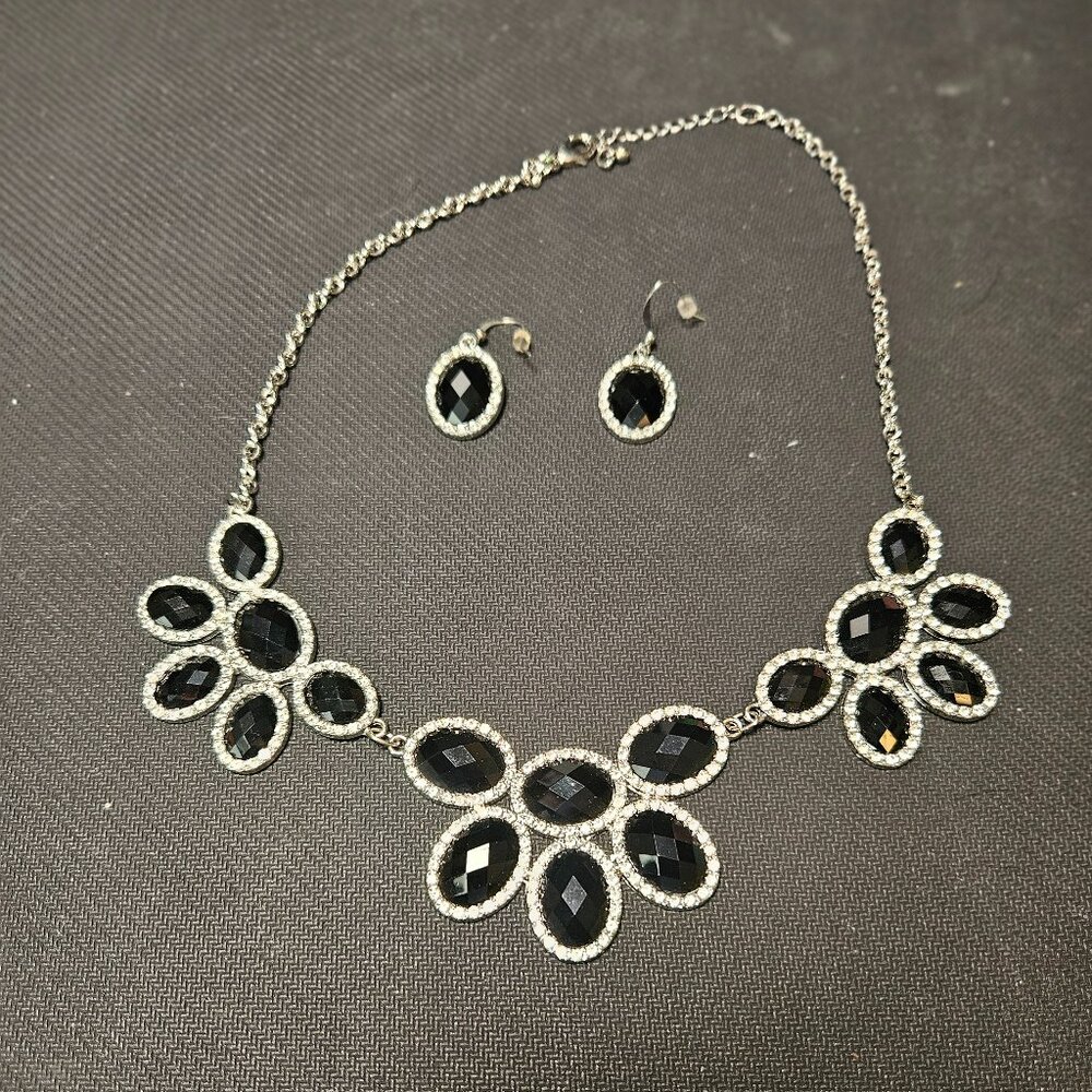 Charming Charlie Statement Necklace and Earring set